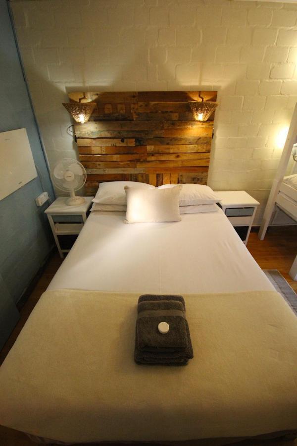 Saltycrax Backpackers And Surf Hostel By Curiocity Bloubergstrand Eksteriør bilde